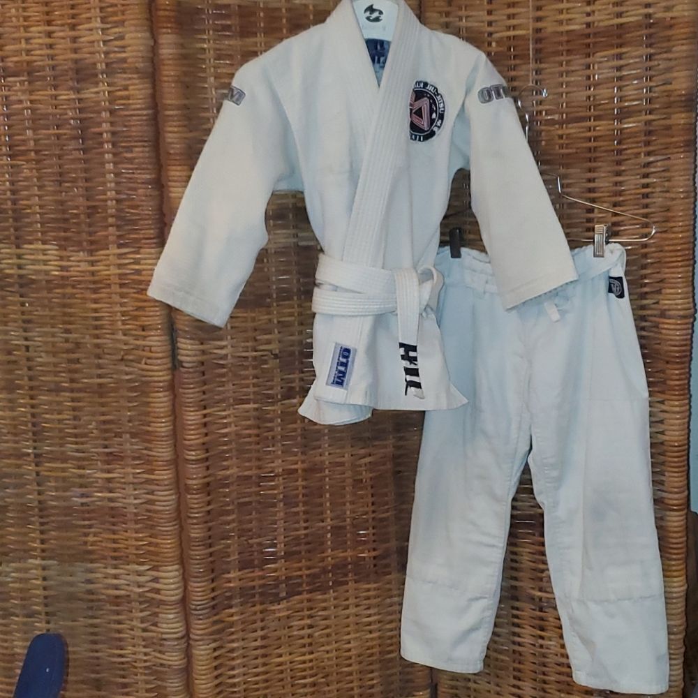 On The Mat Jui Jitsu Maui Gi Set Kids